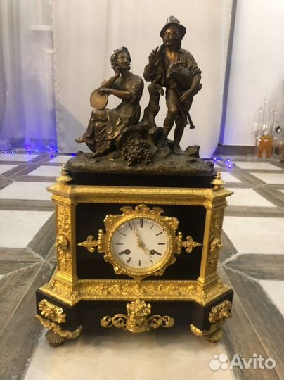 Настольные часы с подсвечниками