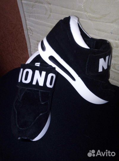 Кроссовки женские