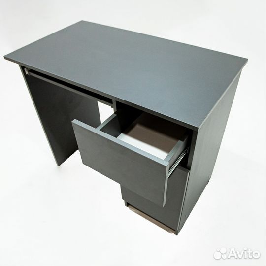 Компьютерный стол новый с тумбой