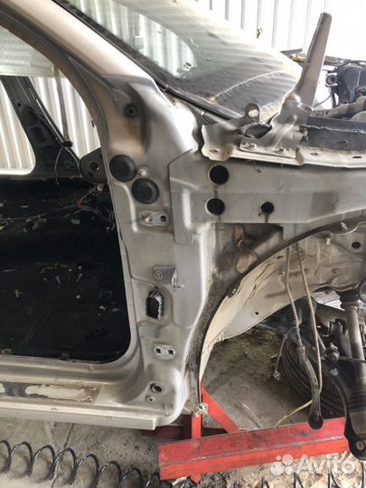 Стойка кузовная правой двери Рено Меган 2