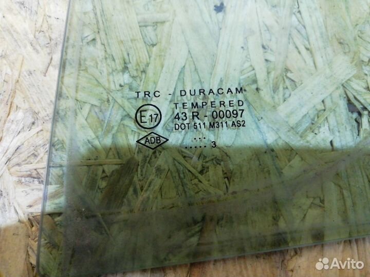 Форточка двери задней левой Renault Sandero