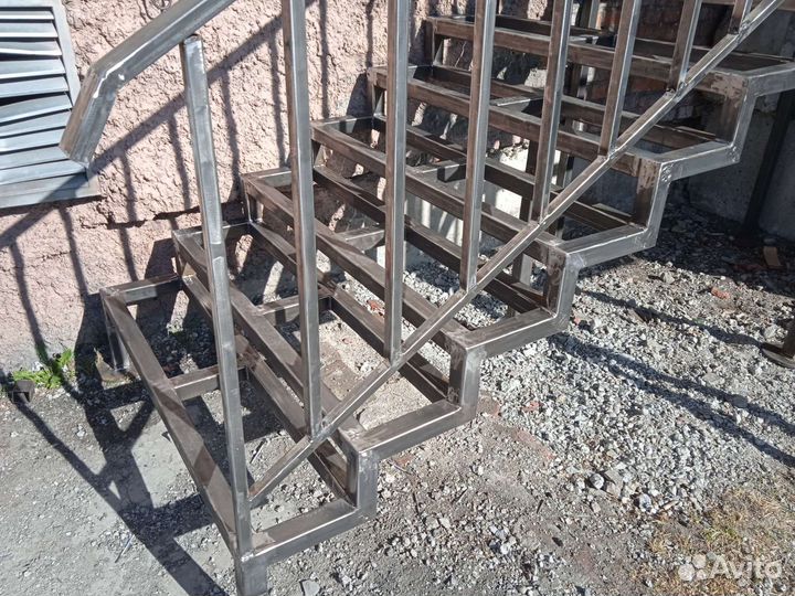 Лестница из металла