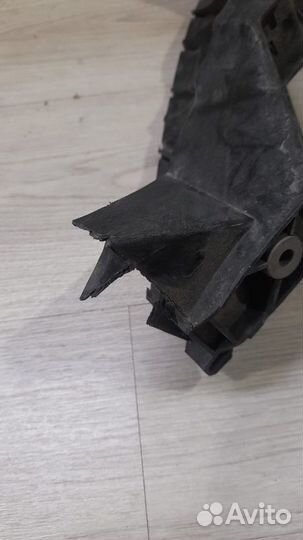 Кронштейн фары передний правый Audi Q 7 4 M С 2015