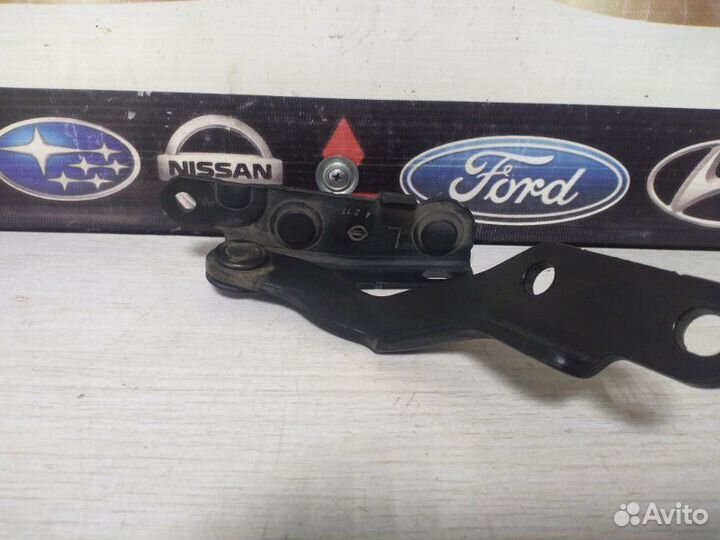 Петля двери багажника задняя левая Nissan X-Trail