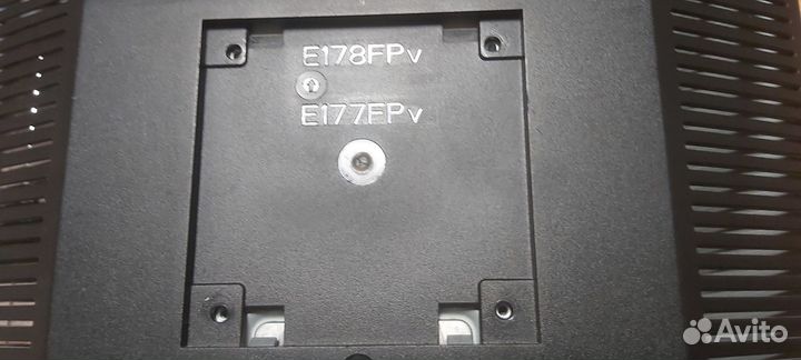 Монитор Dell 17