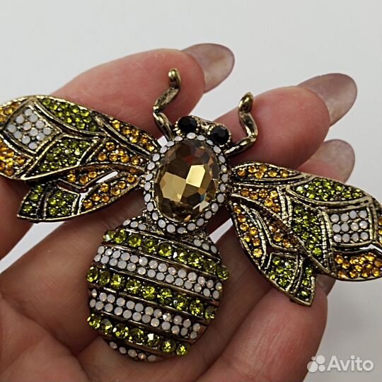 Брошь, Пчела