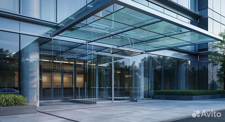 Стеклянный навес над входной группой