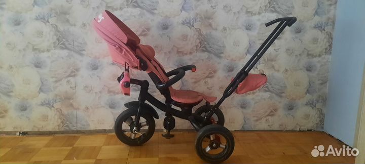 Детский велосипед с ручкой