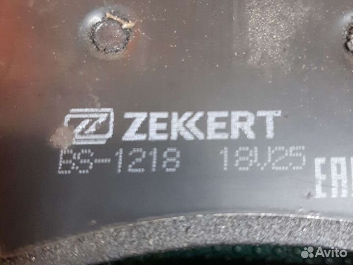 Тормозные колодки передние на nissan