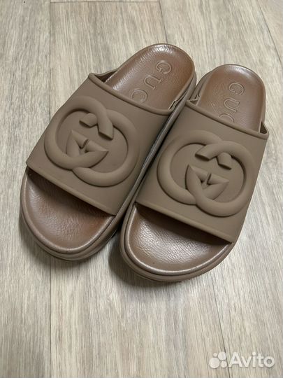 Шлепанцы женские