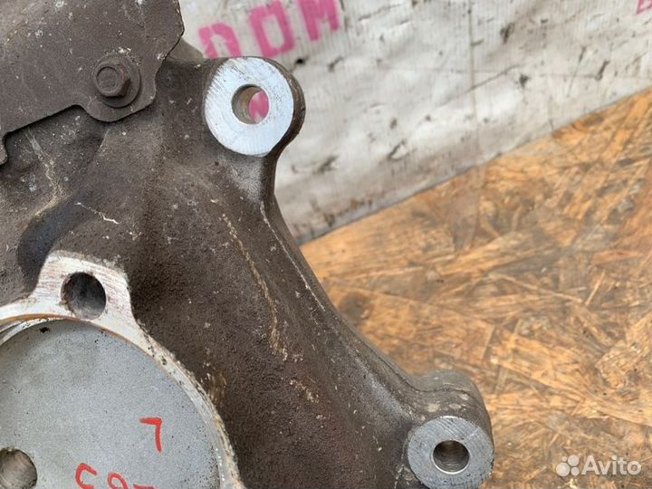 Поворотный кулак передний левый Bmw 6-Series