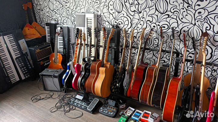 Гитары б/у, электрогитары б/у и синтезаторы б/у