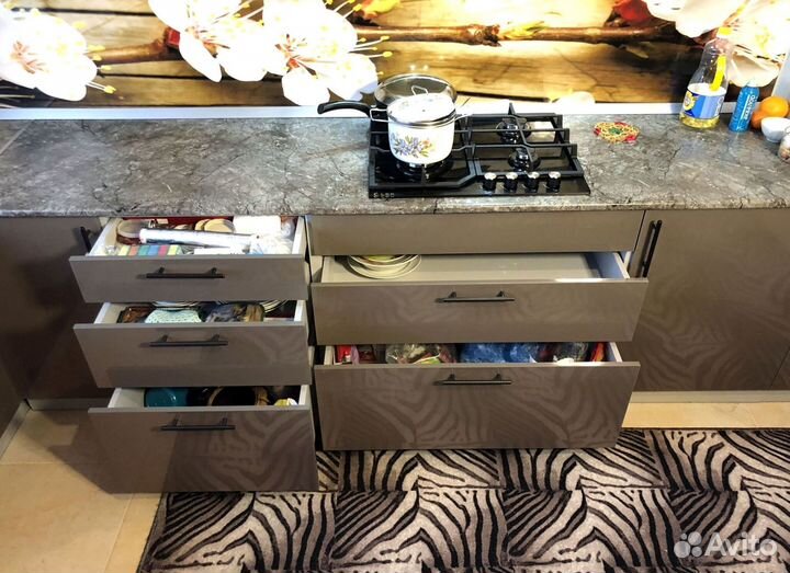 Кухонный гарнитур угловой в Ялте