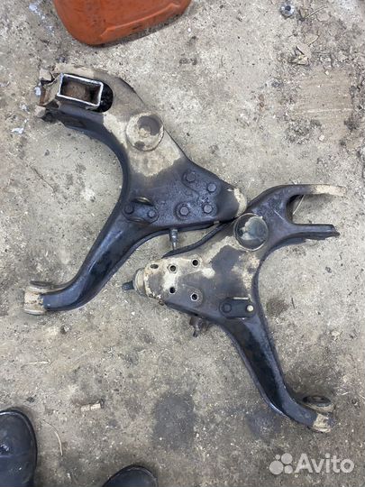 Передние нижние рычаги mitsubishi pajero 2 1996