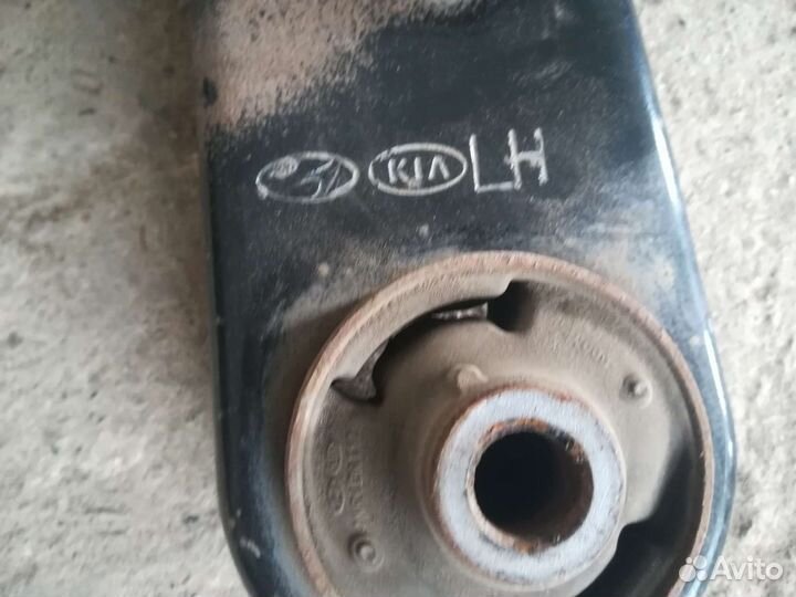 Рычаг левый Kia Rio 3, Hyundai Solaris