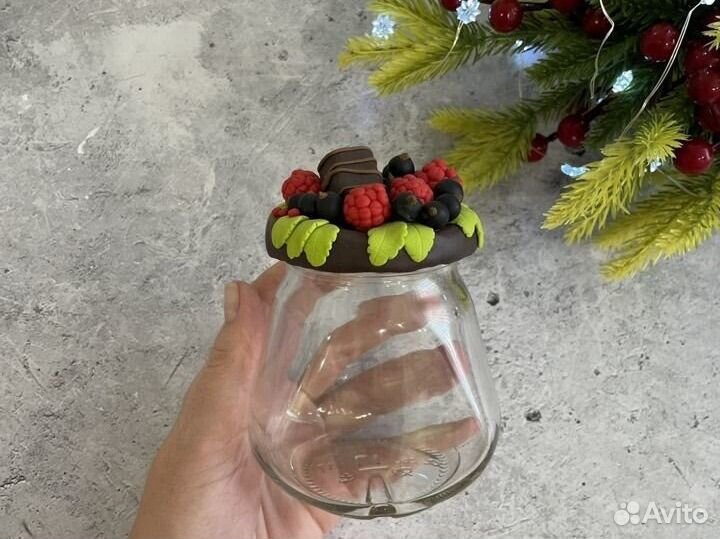 Баночка с декором из глины