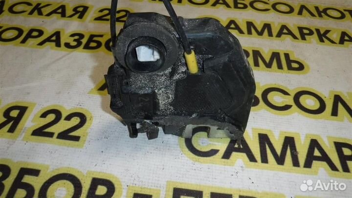 Замок двери задней правой Toyota Corolla (E150) 2