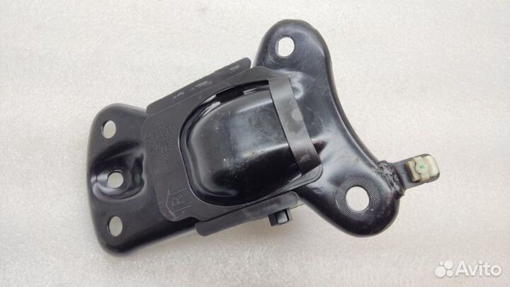 Кронштейн балки задний правый Skoda Octavia A7