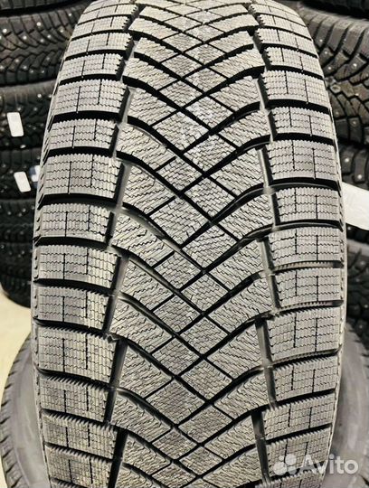 Pirelli Ice Zero FR 255/55 R19 111H