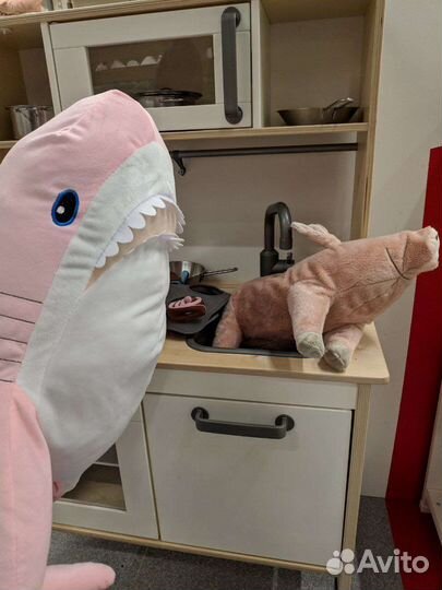 Акула из Икеи 100 см розовая
