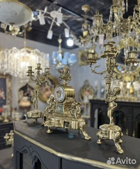 Бронзовые каминные часы и канделябры