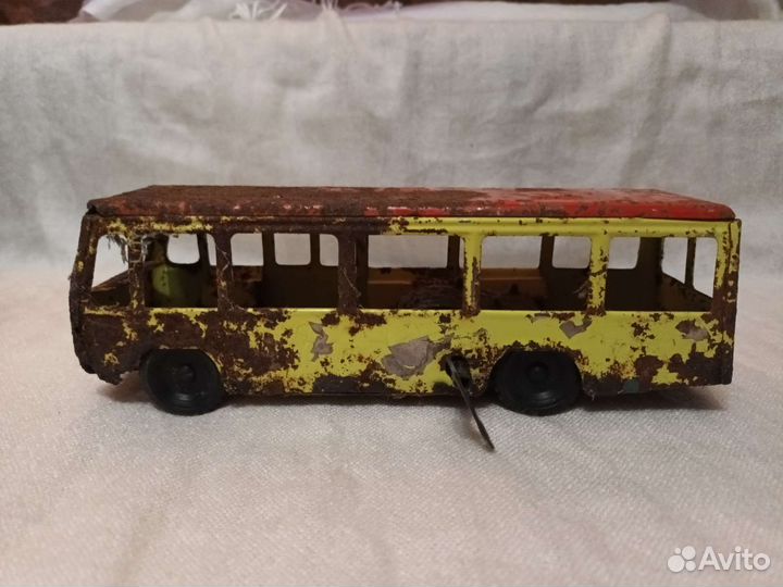 Заводная игрушка автобус 50-е годы СССР