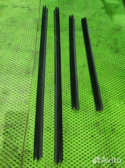 Уплотнитель (внутри) стекла Skoda Superb 2