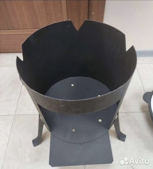 Казан чyгунный 6 л c пeчкой