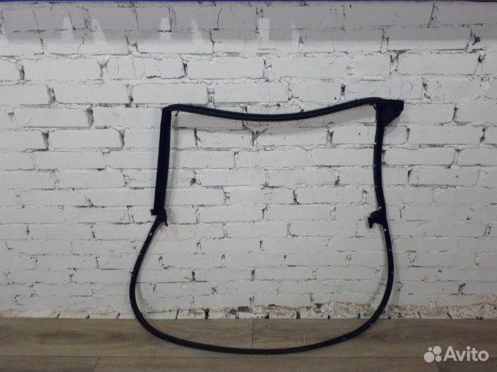 Уплотнитель двери задний правый Toyota Rav4 XA50