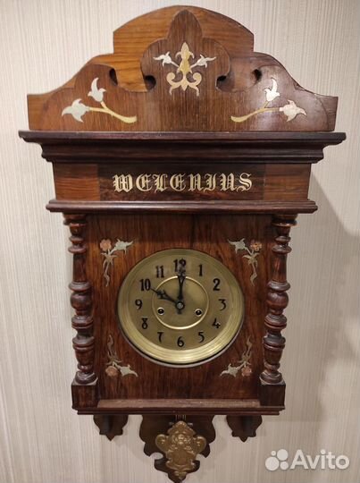 Старинные настенные часы с боем