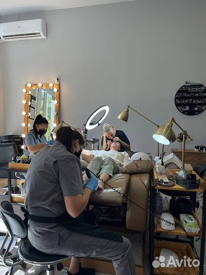 Маникюр,педикюр,брови,ресницы в 4-6 рук в студии