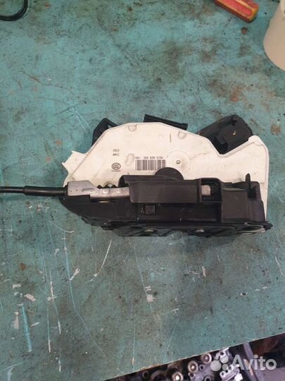 Задний левый замок Skoda Octavia a7