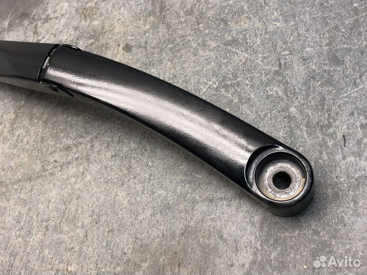 Прав поводок дворника Stinger GT