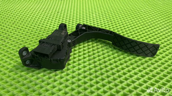 Педаль газа Audi A6 C6 (2006)