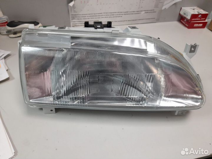 Фара правая Renault 19