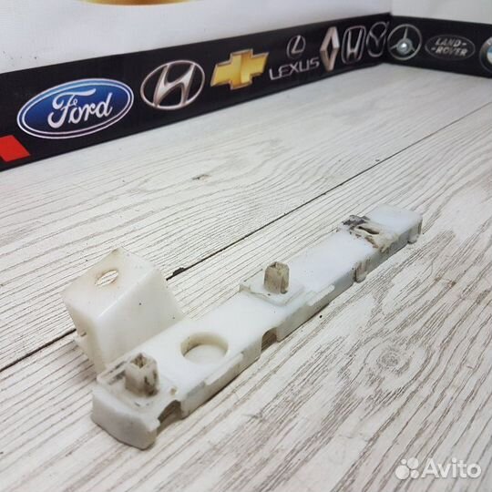 Крепление бампера переднее левое Mitsubishi Lancer