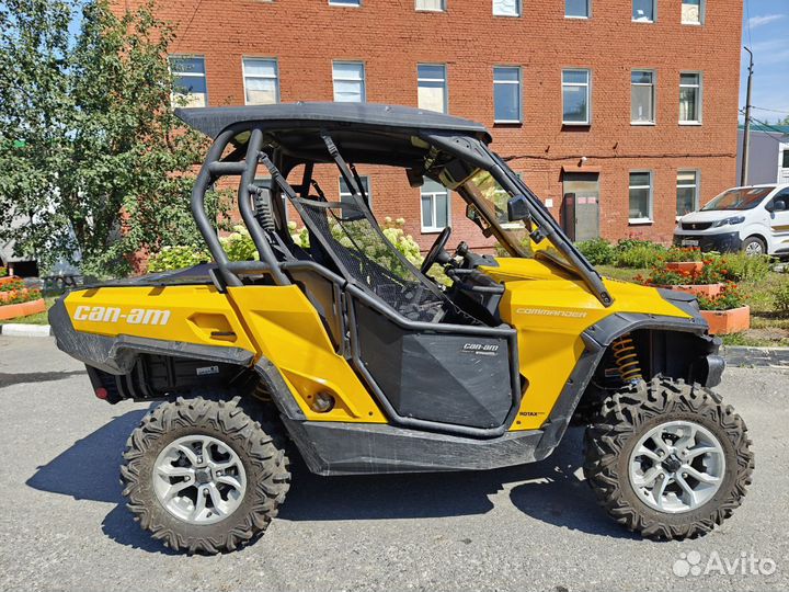 BRP Can-Am Commander 800, 2014