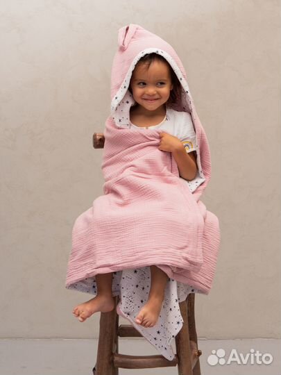 Розовое полотенце детское с капюшоном муслиновое