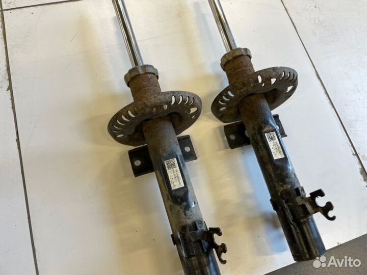 Амортизатор подвески передний Audi A1 8X caxa 2011