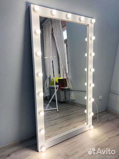 Гримерное зеркало с подсветкой