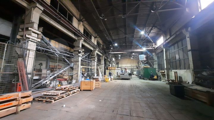 Производство с кран-балками и офисом, 2151 м²