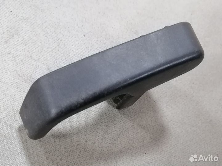Ручка открывания капота Volkswagen Passat B3 88-93