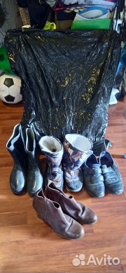 Пакет с разной обувью