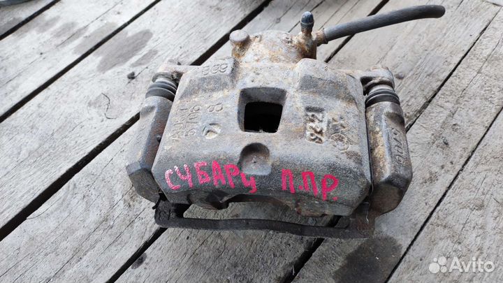 Суппорт передний правый Subaru legacy З поколение