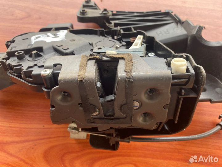 Замок двери задний правый Ford Focus 2 седан qqdb