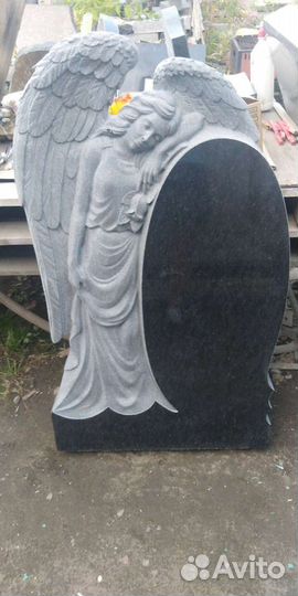 Памятники на Ириновском