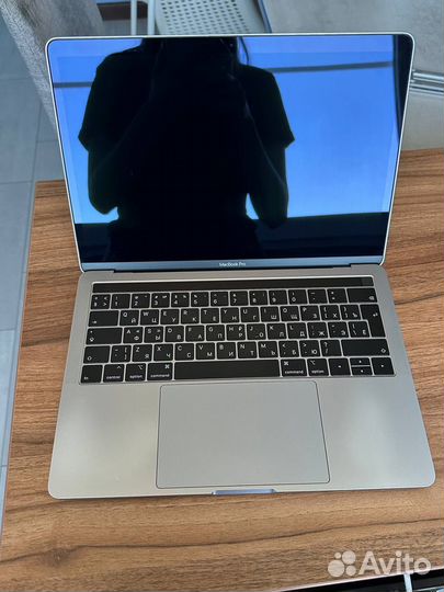 MacBook Pro 13-inch 2019, Two Thunderbolt 3 ports