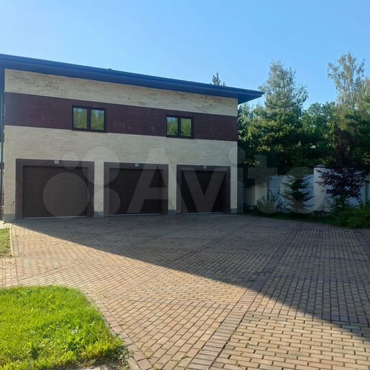 Коттедж 332 м² на участке 20 сот.