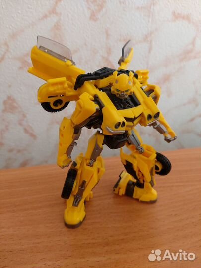 Бамблби Studio Series 100 оригинал 12см