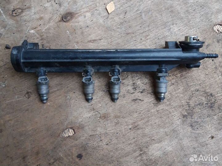 Топливная рейка Skoda Octavia A4 06A133317A